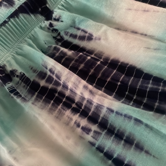 WD-NY Skirt - high low skirt in XL - Picture 3 of 3